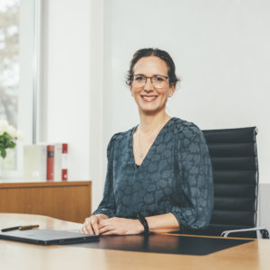 Anna von Laer ist Spezialistin für deutsches und europäisches IT- und Datenschutzrecht, Referentin zum Cloud Computing.